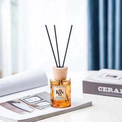 China 2022 New Design Empty Glass Scent Diffuser Bottle Eco-friendly Recyclable Round Glass Reed Diffuser Bottles With Wooden Cap for sale