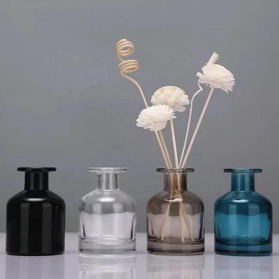 China 100Ml Eco-friendly Recyclable Empty 150Ml 200Ml Round Black Clear Glass Aromatherapy Reed Diffuser Fragrance Glass Bottle with Reed Stick for sale