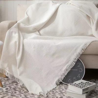 China Nondisposable Hot Sale European Style White Color Jacquard Yarn Cotton Yarn Sofa Blanket Throw Blanket for sale