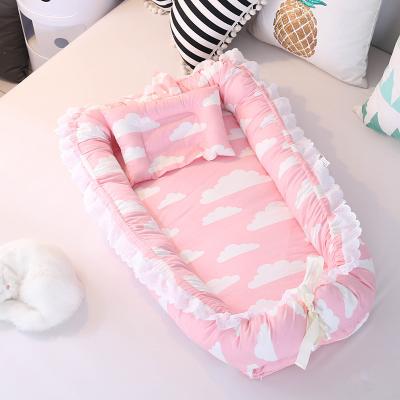 China PORTABLE Safety Portable Crib Baby Comforter Crib Newborn Soft Bumper Removable Crib With Pillow for sale