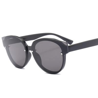 China Fashion sunglasses 2021 new European sunglasses and American fashion two-tone sunglasses trend Japanese lenses and Korean sunglasses for sale