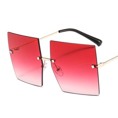 China Fashion sunglasses 2021 hot sale oversized cheap metal glass luxury sunglasses for sale