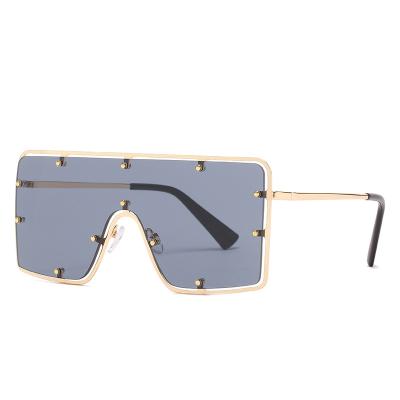 China Luxury Brand New Arrivals 2021 Fashion Sunglasses Women Oversized Sunglasses for sale