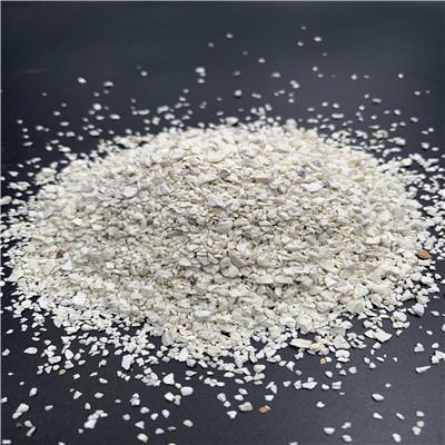 China Vuurvaste Bakstenen Gecalcineerd Flint Clay Crushed Grains 8mm 15mm Te koop