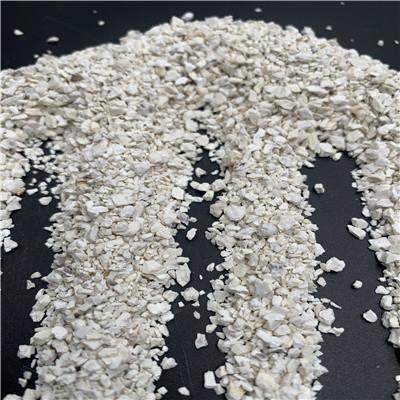 China Lage Poreusheids Vuurvaste Brand Clay Grain For Sagger/Ovenmeubilair Te koop