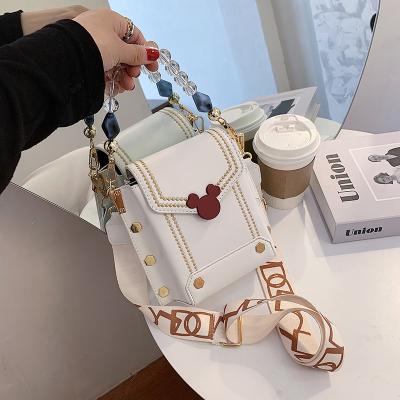 China Youthful Fashion Soft PU Leather Cross - Body Handbag Women Fashion Small Shoulder Luxury Female Chain Bag for sale