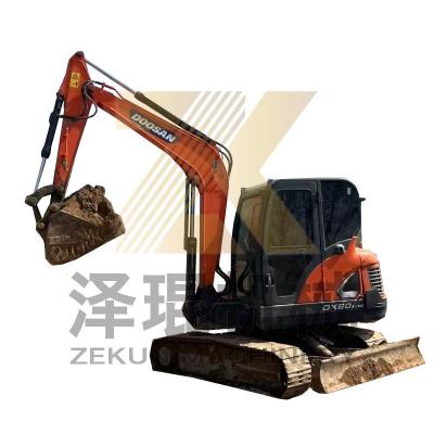 Chine Excavateur Doosan DH-60 DX 60 utilisé Doosan Dosan DH60-7 en bon état à Shanghai avec un faible poids de fonctionnement à vendre