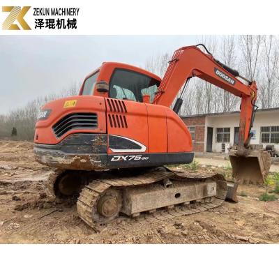 China Excavadora usada Doosan DH55 Excavadora de 5 toneladas con máquinas de excavadora y bomba hidráulica Kawasaki en venta