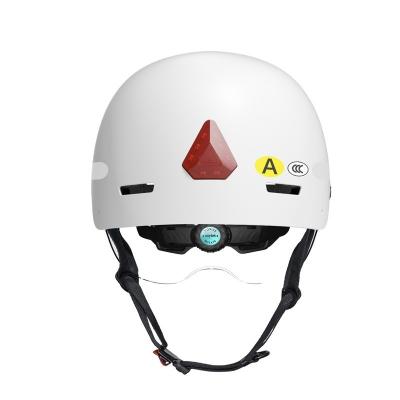 China Casco de ciclismo inteligente con cámara de grabación de 8 horas y forro interior ABS Shell EPS en venta