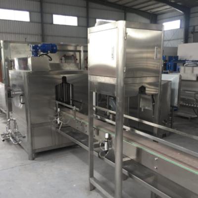 China Máquina de embotellado automática de 5 galones para la botella de la PC de la botella del ANIMAL DOMÉSTICO en venta