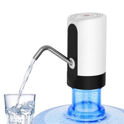 China Dispensador elegante de escritorio 5V 4W de la bomba de la botella de agua para la escuela de la oficina en venta