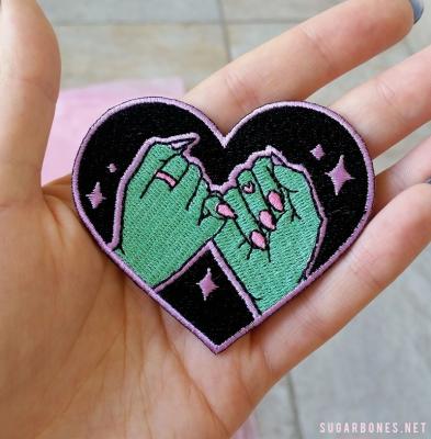 China Viable Fast Delivery Top Quality Cheap Embroidered Appliques Patch Birds Hearts Women Decorations for sale