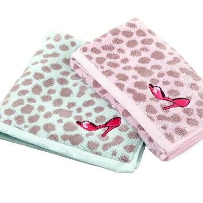 China Sustainable 100% Cotton Velvet Jacquard Towel Custom Embroidery Patches Towel for sale