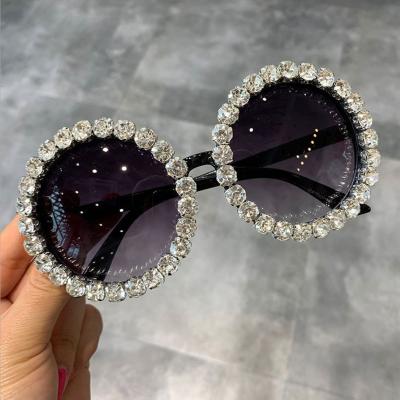 China Fashion Sunglasses 89128 Vintage Oversized Sun Glasses 2020 Fashion Rose Rhinestone Square Sun Glasses For Women for sale