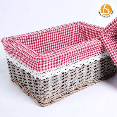 China Viable Swatch Available Large Natural Color Wicker Storage Basket With Lining for sale