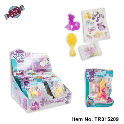 China Cartoon toys beautiful high quality plastic crystal horse with comb toy candy surprise bag for sale