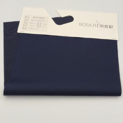 China 75D 122 G/M bereitete Polyester-nachgemachter Gedächtnis-Twill-windundurchlässiges Jacken-Material auf zu verkaufen