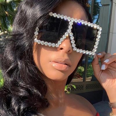 China Fashion Sunglasses Wholesale 2021 Luxury Big Square Oversized Bling Diamond Rhinestones Women Shades Sunglasses 2021 for sale