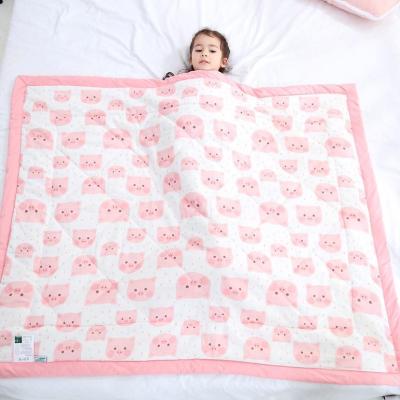 China Gold Supplier Nantong Factory 100% Yarn-dyed Cotton Pattern Pink Pig Baby Quilt For Girl for sale