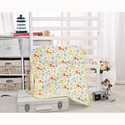 China Waterproof And Free Breathing Changeable Bamboo Fiber Ultralarge Plain Weave Baby Mat Pads Yellow Giraffe for sale