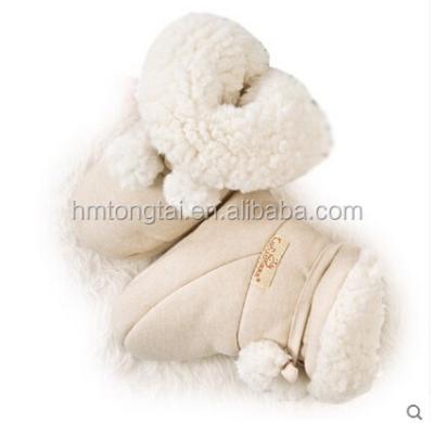 China GOTS Anti-odor Organic Cotton Thicken Baby Shoes Shear Soft Outsole Newborn Baby Winter Boots for sale