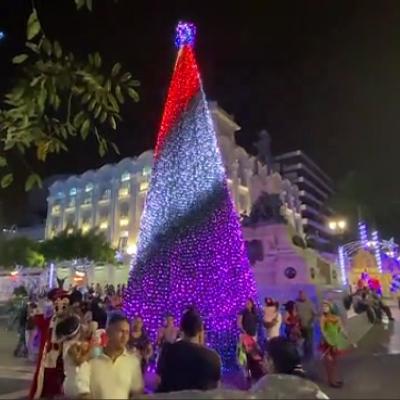 China Plaza Christmas Decoration Supplies Artificial Giant Christmas Tree PVC Christmas Tree for sale