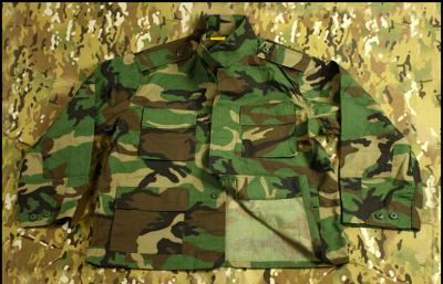 China Berufs- Polyester-Wald-Digital-Militär tarnt Uniformen zu verkaufen