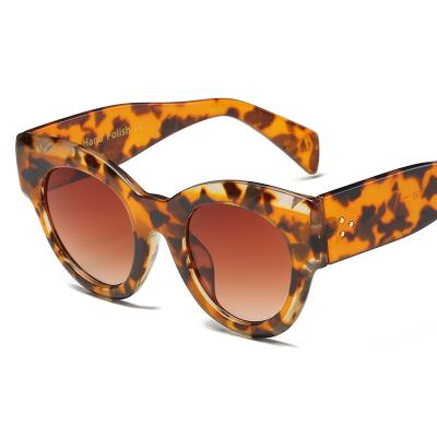 China Fashion Sunglasses Sell New Cat Eye Than Wholesale PC Frame Women Shape Sunglasses for sale