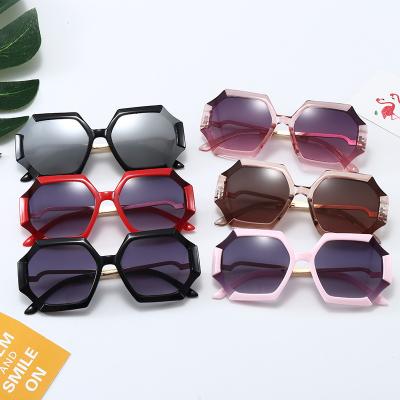 China Fashion Sunglasses 2021 Fashion Toddler Girls Kids Sunglasses Heart Shape Wholesale Buyers for sale