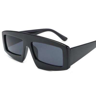 China Fashion European Style Sunglasses UV400 Plastic Frame for sale