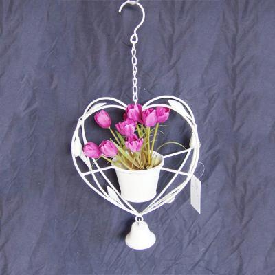 China CLASSIC Decorative Metal Garden Flower Pots Heart Basket Hanging Vertical Planter for sale