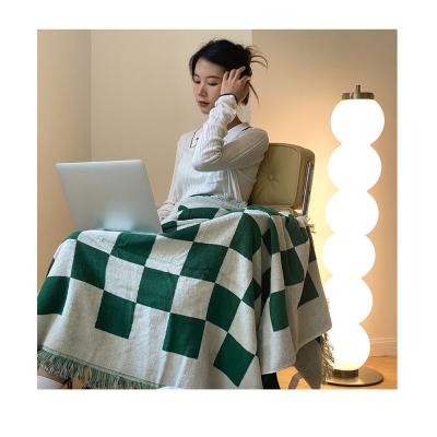 China Anti-Pull Checkerboard New Retro Printed Cotton Blanket, 21 Combed Color Matching Tassel Pattern Customizable Cotton Blankets for sale