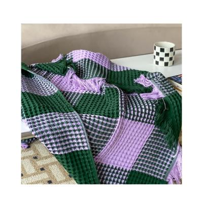 China Anti-Pull Purple and Dark Green Fringed Design Waffle Thermal Blanket, No Shrinkage and No Static Fringe 100% Cotton Waffle Blanket for sale