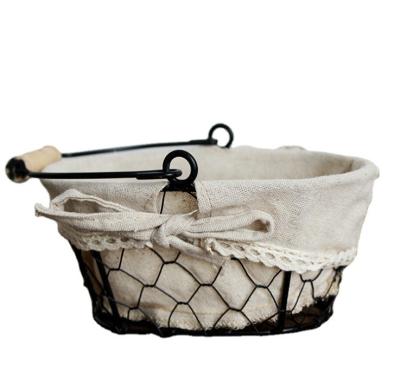 China Sustainable oval metal wire basket with wooden handles and liners for sale