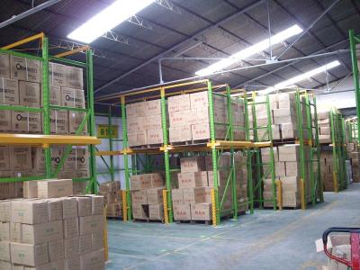 Cina Azionamento su misura di altezza nel racking del pallet del magazzino, sistema d'acciaio di racking in vendita