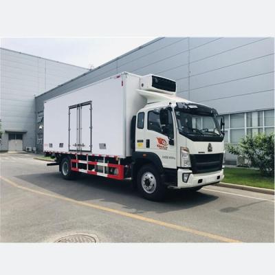 China Light duty frozen food transport SINOTRUK HOWO 4*2 meat fish transport freezer truck refrigerated truck for sale