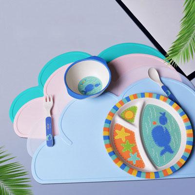 China Viable High Quality Non-slip Kids Place Mat Washable Table Mat Cloud Shape Silicone Place Mats For Dining Table for sale