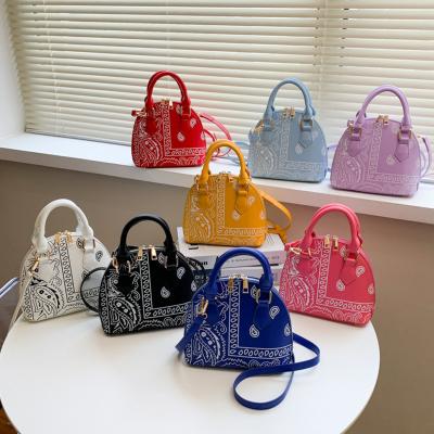 China 2022 Waterproof Custom Handbags For Women Luxury Bandana Bag Simple Chain Ladies Pinch And Handbags Women Luxury Bandana for sale