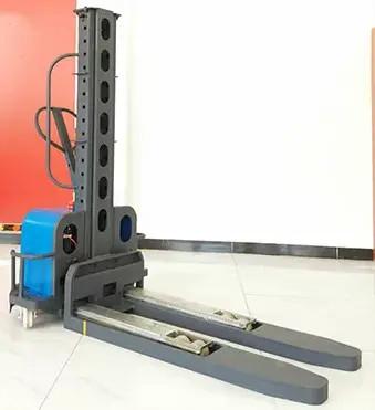 Cina Sollevamento 1500 mm Stacker portatile 500 kg Leggi leggeri gambe retrattili Manipolazione elettrica carrello elevatore in vendita