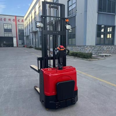 China 1000 kg elektrische stapelmachine 1 ton lichtgewicht straddle pallet stapelmachine 3000 mm met polyurethaan wielen Te koop