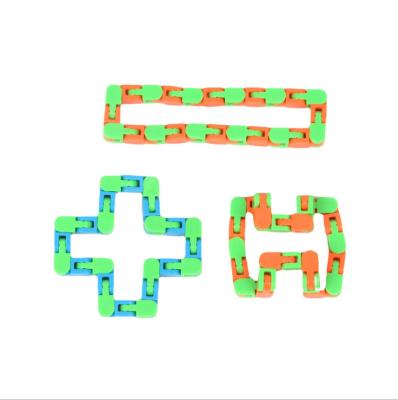 China Educational DIY Toy Set High Quality Cheap Educational Toy Bundle Snake Puzzle Sensory Cube Magic Toys 24 Snap Links and Click Wacky Track for sale