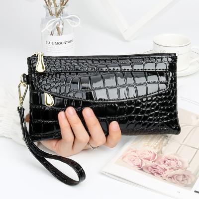 China Other New Stylish PU Ladies Clutch Wallet Designer Coin Purses Wholesale Leather Women Grab Money Bags for sale