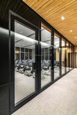 China 85mm Thick Movable Glass Partition Walls for Office/Commercial Space Customizable Design à venda