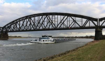 China Gegalvaniseerd / geverfd ijzeren frame Hoog staal brug structuur, H staal voetgangersbrug Te koop