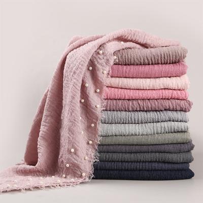 China Muslim DubaiHijab Scarf Malaysia Tudung Cotton Pearl Accessories Soft Headband Cotton Crumpled Solid Color Women's Scarf for sale