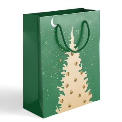 China 2022 Fashion Handmade New Arrival In Stock Christmas Tree Gift Paper Bag For Party Packaging Paper Bags With Handles Yiwu Manufacturer for sale