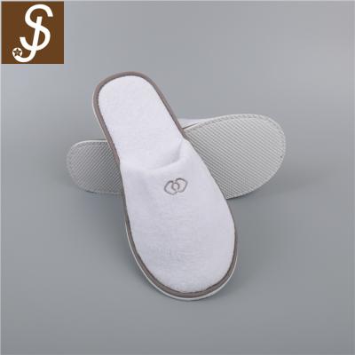 China Breathable/Fashion Design/Wholesale Cheap Custom Slipper Super Soft EVA Embroidered Logo Hotel Slippers Disposable Indoor Bathroom Spa for sale