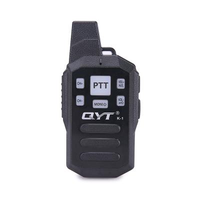 China Walkie Talkie QYT 2Watt UHF Analog Handled Mini Handheld Walkie Talkie Children Play Walkie Talkie IP54 for sale