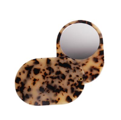 China 2022 Newest Wholesale Custom Makeup Handle Acetate Panel Lighted Round Pocket Mirror With Metal Gold For Lip Beauty for sale