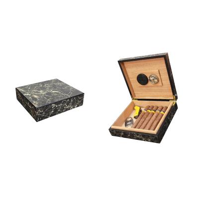 China Cigar Box Wholesale Mini Spanish Cedar Wooden Luxury Cigar Box for sale